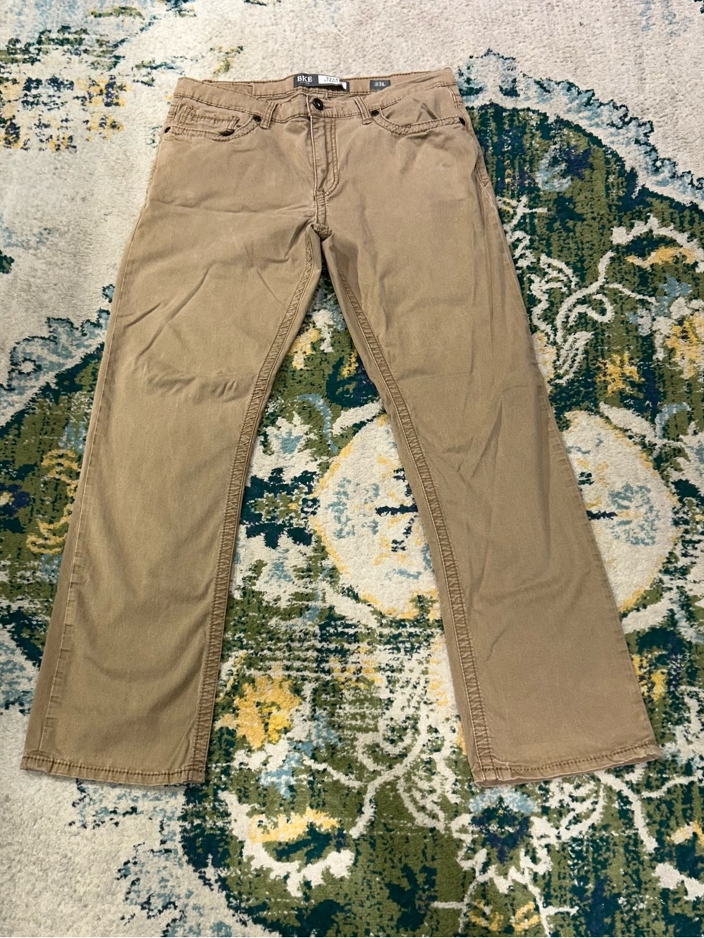 BKE Tyler men size 33 straight leg khaki casual pants very gently used